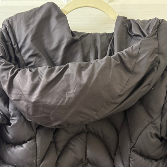 Patagonia Women's Black Puffer Jacket - Picture 9 of 9